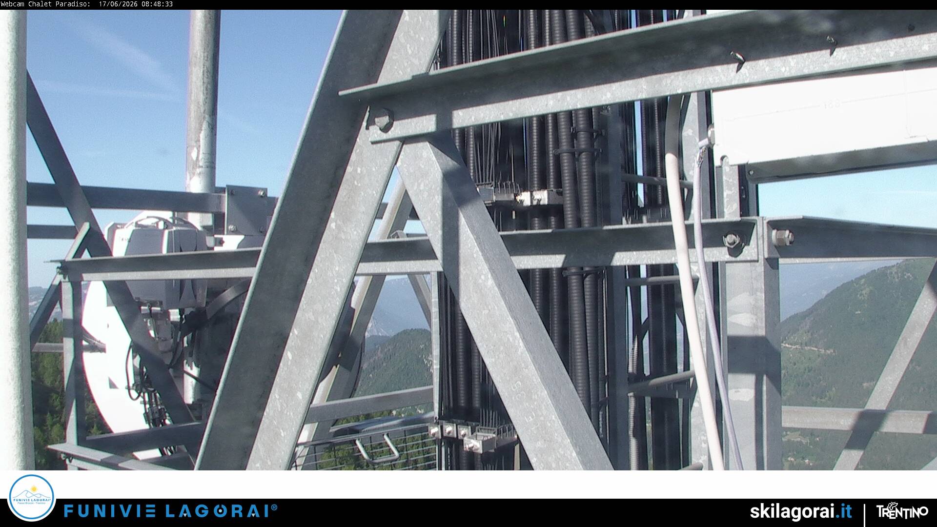 immagine della webcam nei dintorni di Passo Brocon: webcam Castello Tesino